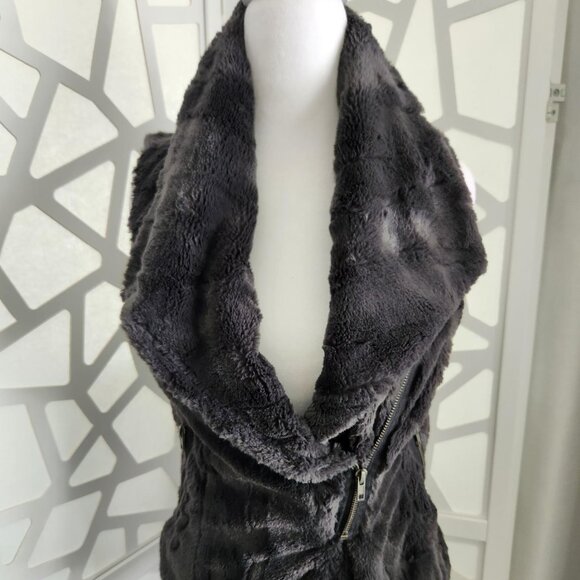 Faux Fur Vest - Dark Grey Beautiful Large Collar - Picture 4 of 10